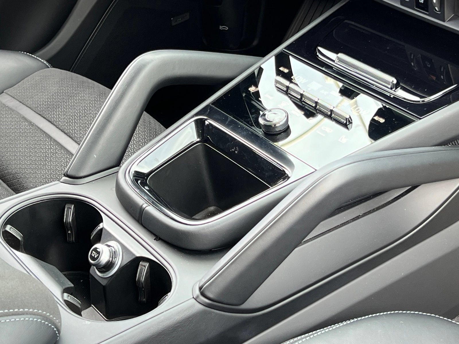 Certified 2025 Porsche Cayenne GTS AWD/4WD image 41
