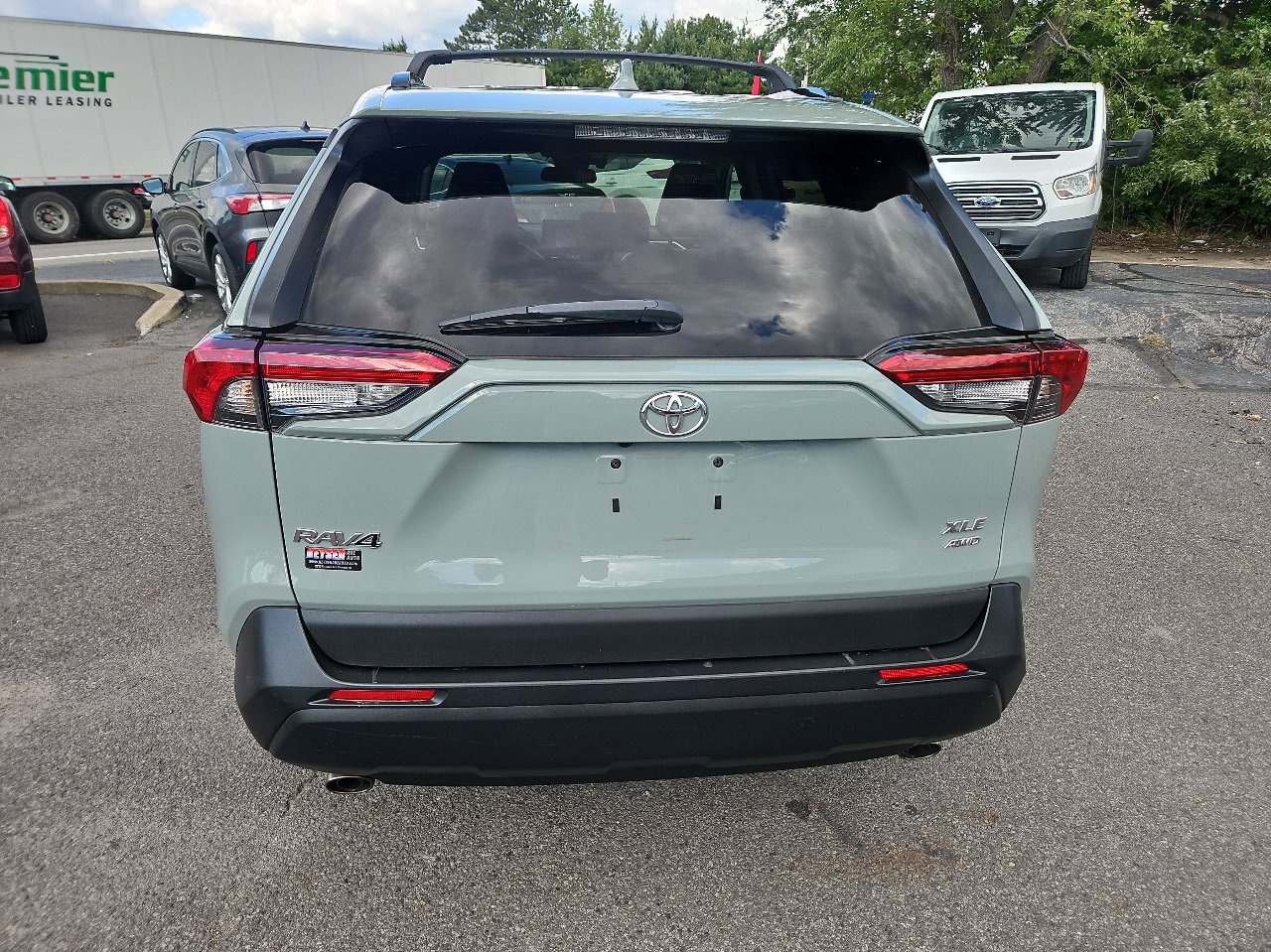 Used 2019 Toyota RAV4 XLE Premium image 4