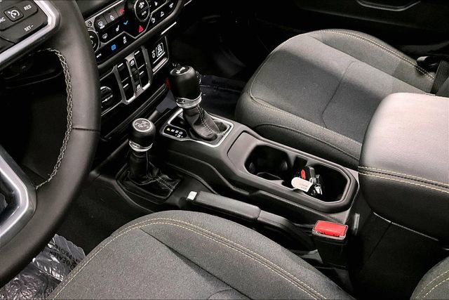 Used 2025 Jeep Wrangler Unlimited Sahara w/ Safety Group image 17