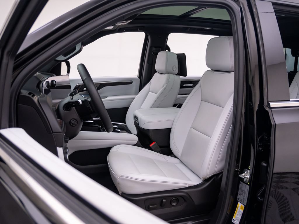 Used 2025 Chevrolet Tahoe Premier AWD/4WD image 16