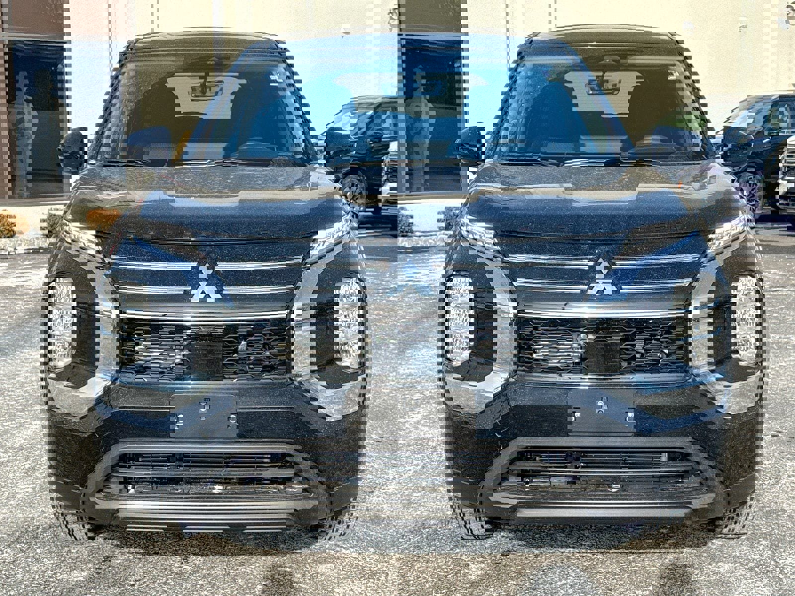 New 2026 Mitsubishi Outlander ES image 2