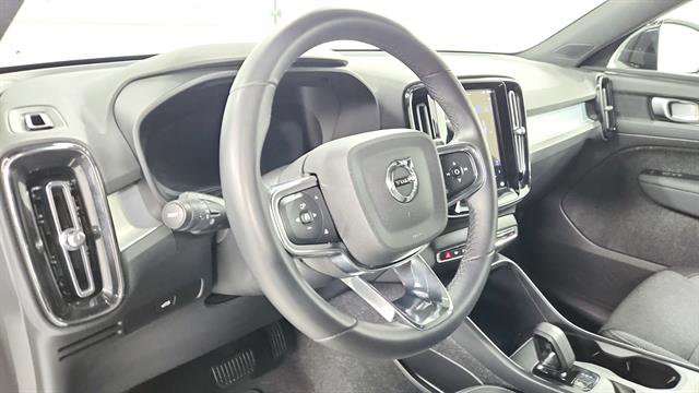 Used 2024 Volvo XC40 B5 Core image 11