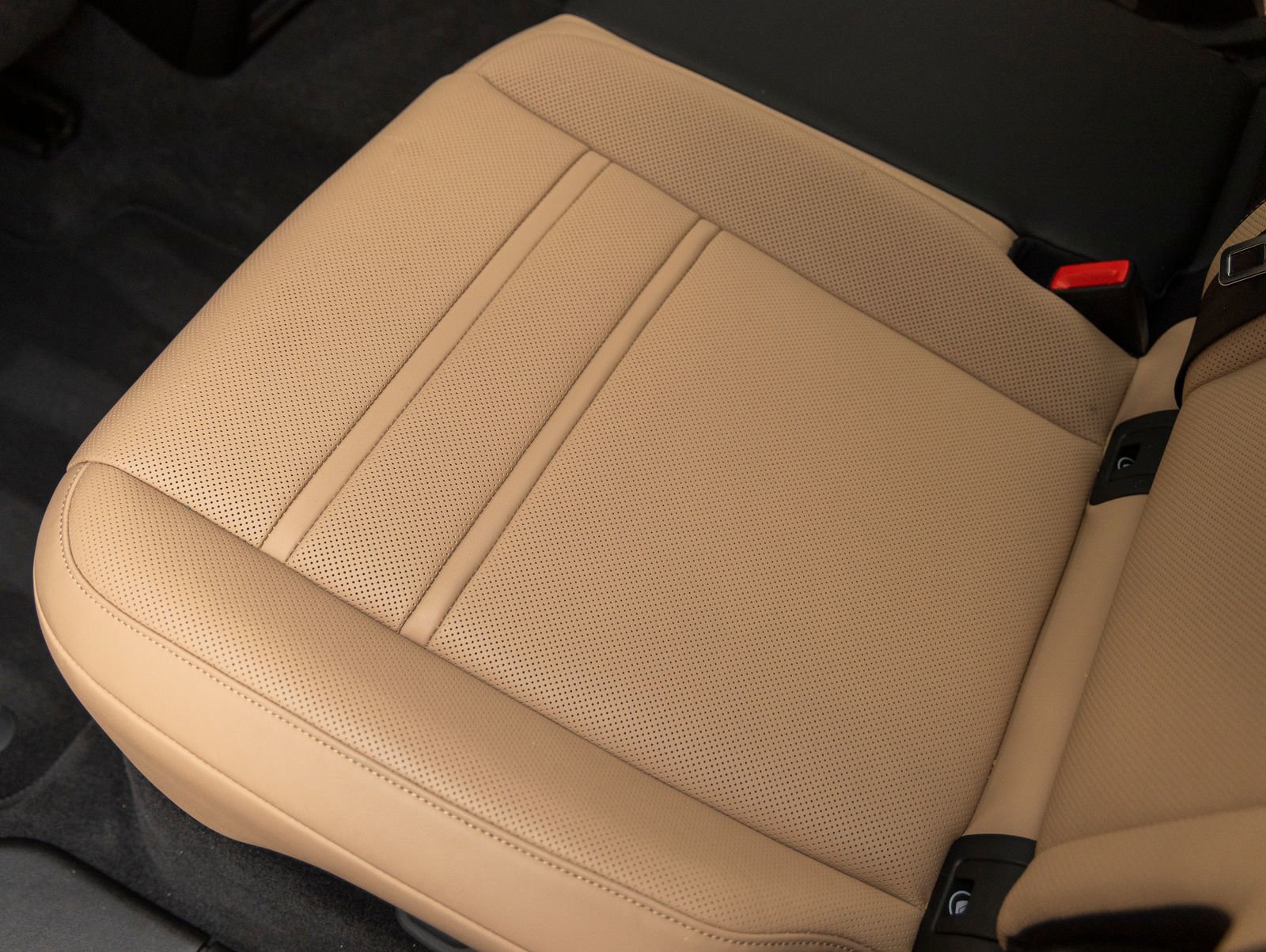 Used 2025 Porsche Cayenne Turbo AWD/4WD image 34