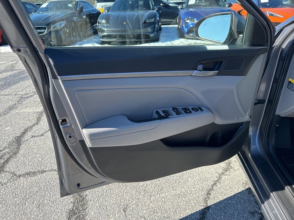 Used 2017 Hyundai Elantra Limited w/ Limited Tech Package 04 image 26