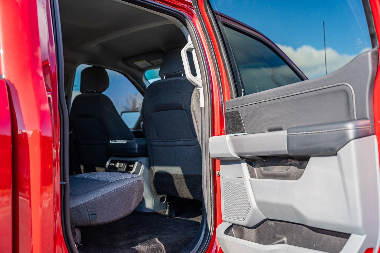 Used 2021 Ford F150 XLT w/ Equipment Group 302A High image 13