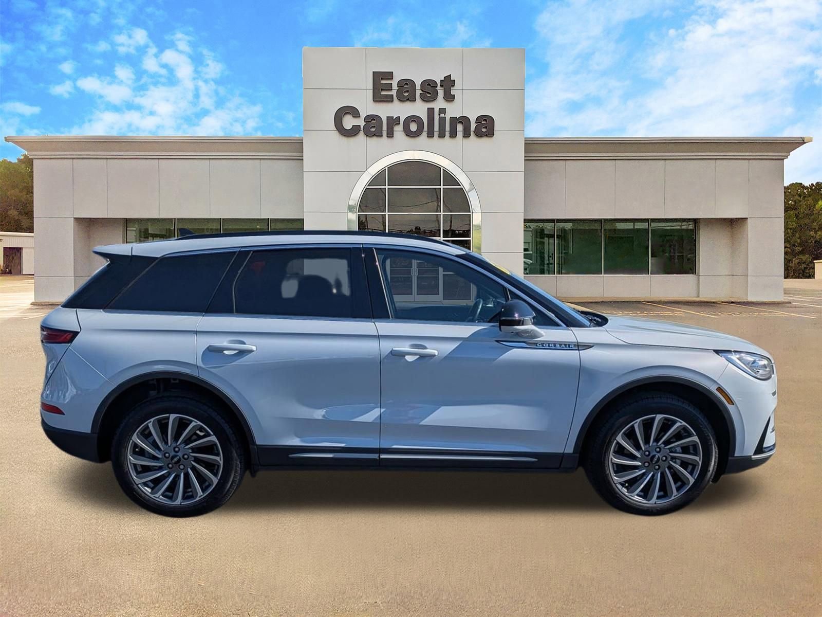 Used 2025 Lincoln Corsair Reserve w/ Equipment Group 202A image 2
