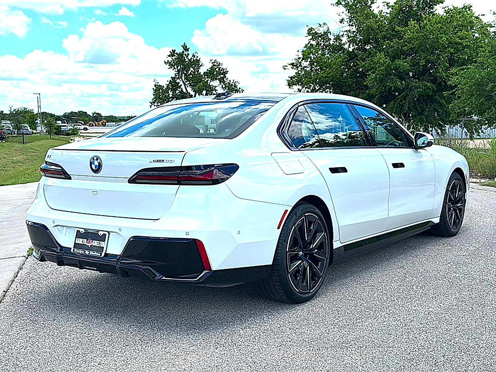 New 2024 BMW i7 xDrive60 w/ Executive Package AWD/4WD image 8
