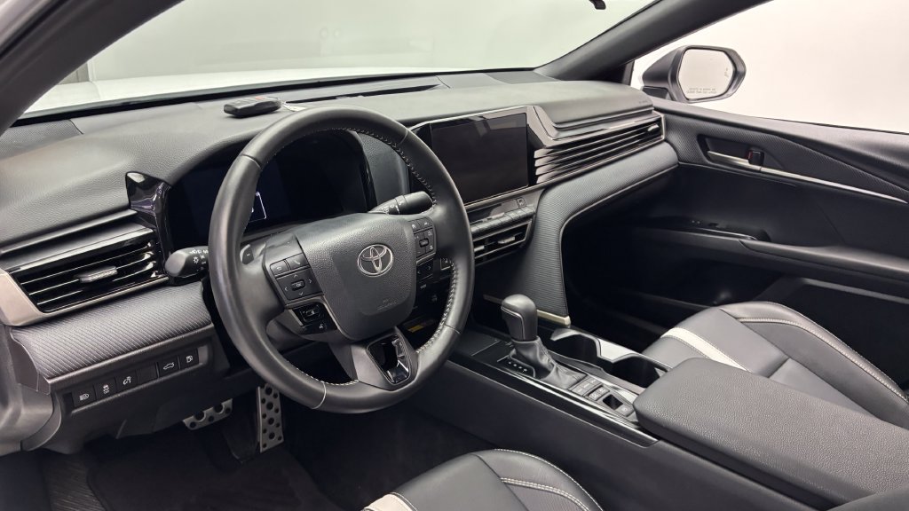 Used 2026 Toyota Camry SE FWD image 14