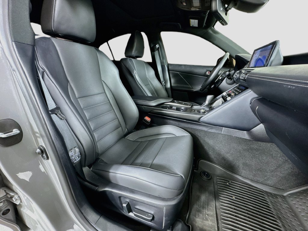 Used 2024 Lexus IS 500 RWD image 30
