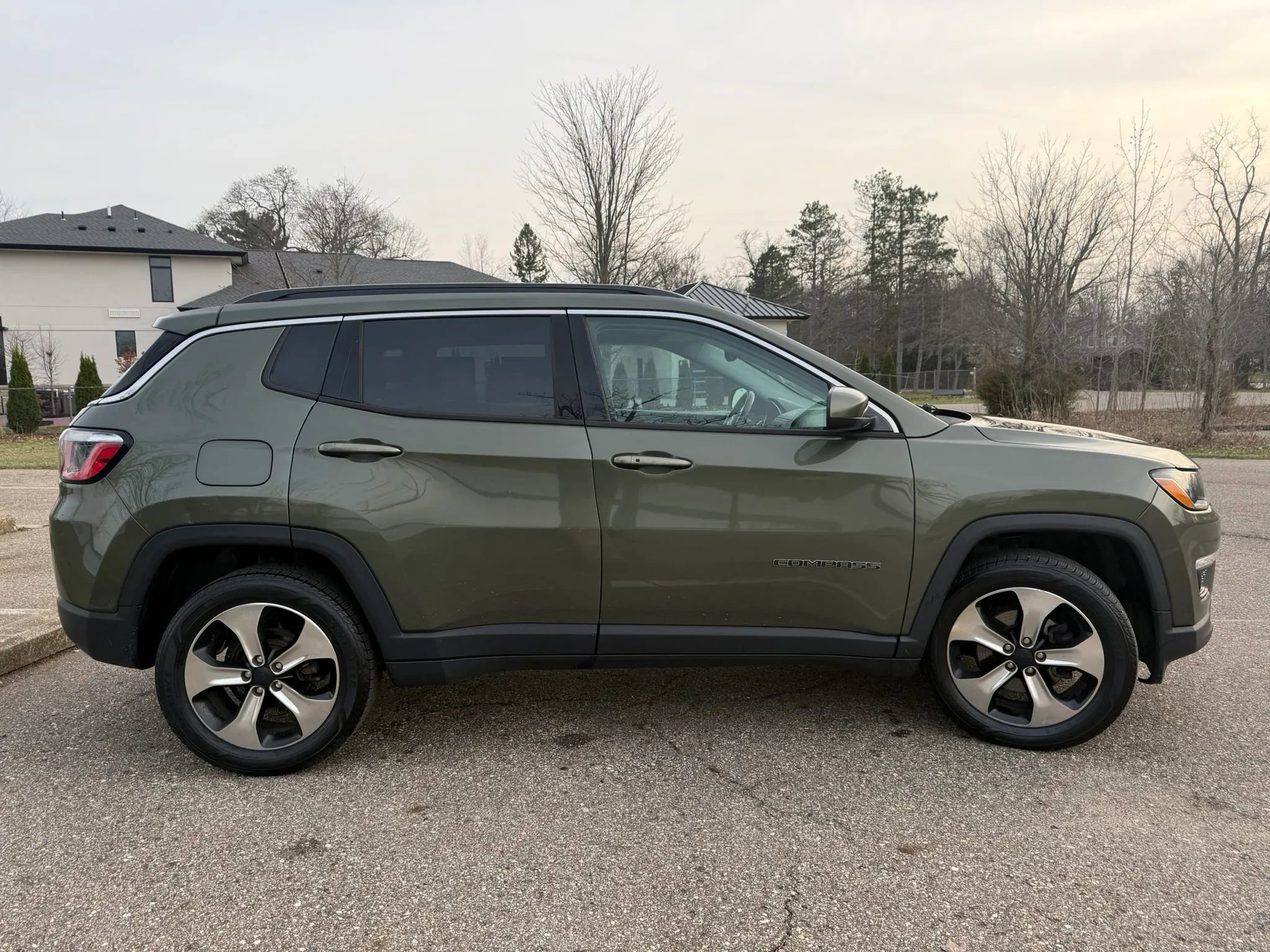 Used 2018 Jeep Compass Latitude w/ Popular Equipment Group image 4