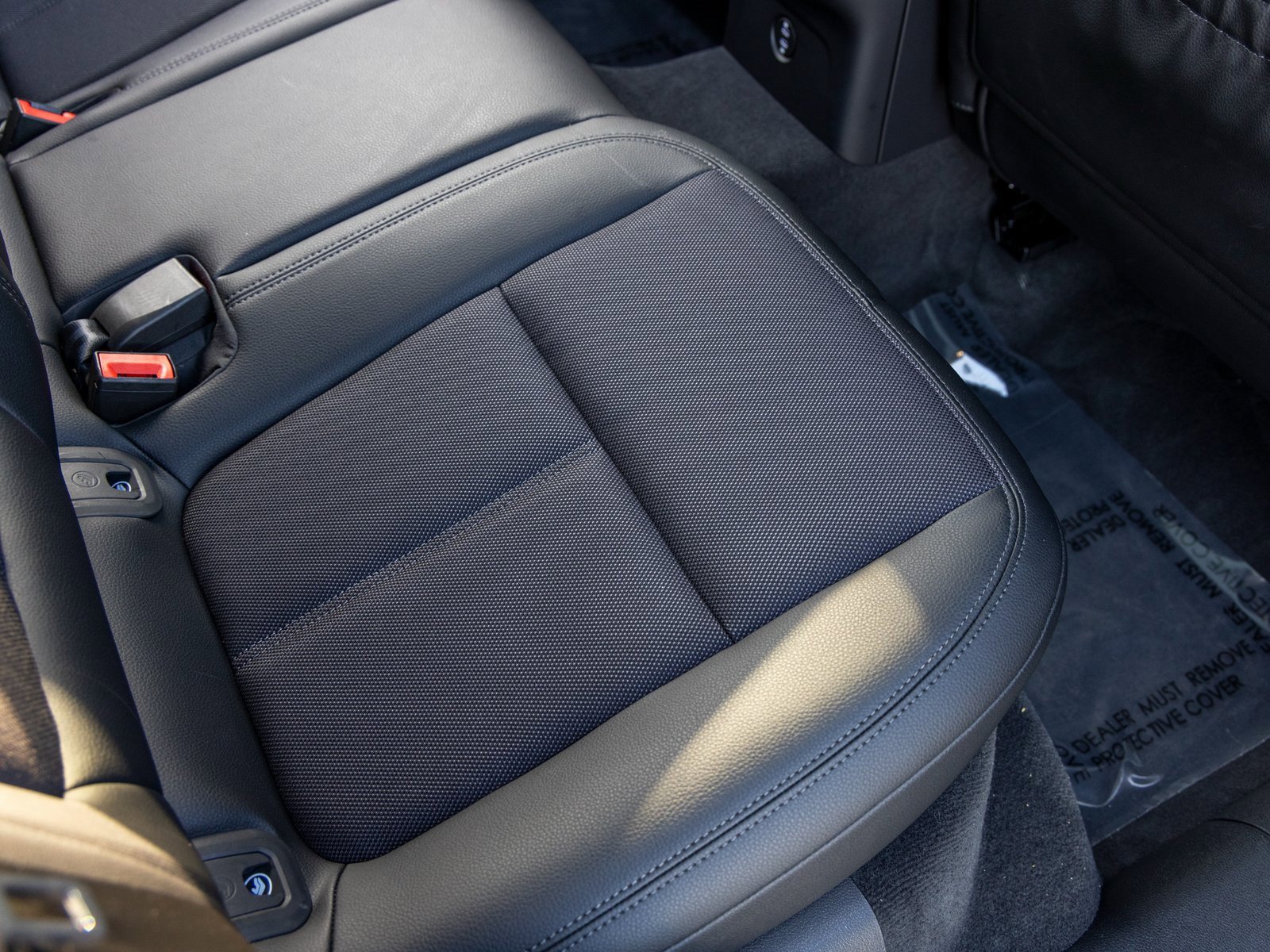 Certified 2025 Porsche Macan image 46