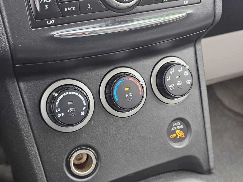 Used 2012 Nissan Rogue S image 23