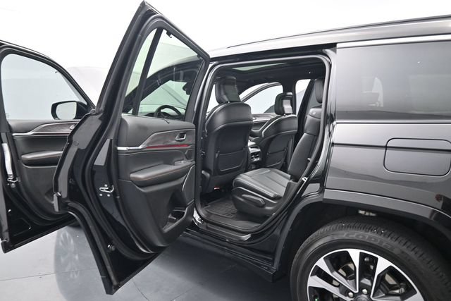 Used 2025 Jeep Grand Cherokee L Overland w/ Luxury Tech Group IV AWD/4WD image 20