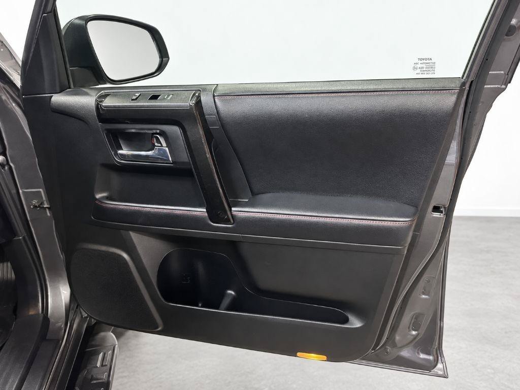 Used 2019 Toyota 4Runner TRD Off-Road AWD/4WD image 19