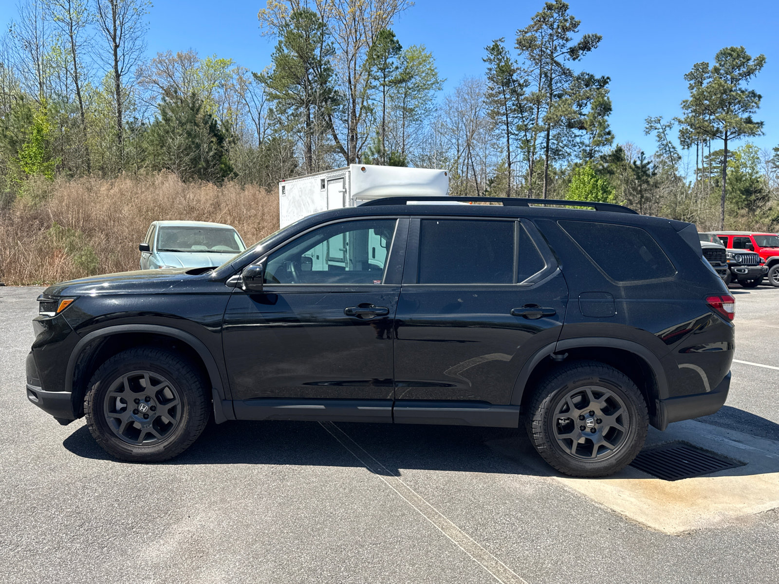 Used 2025 Honda Pilot TrailSport image 8