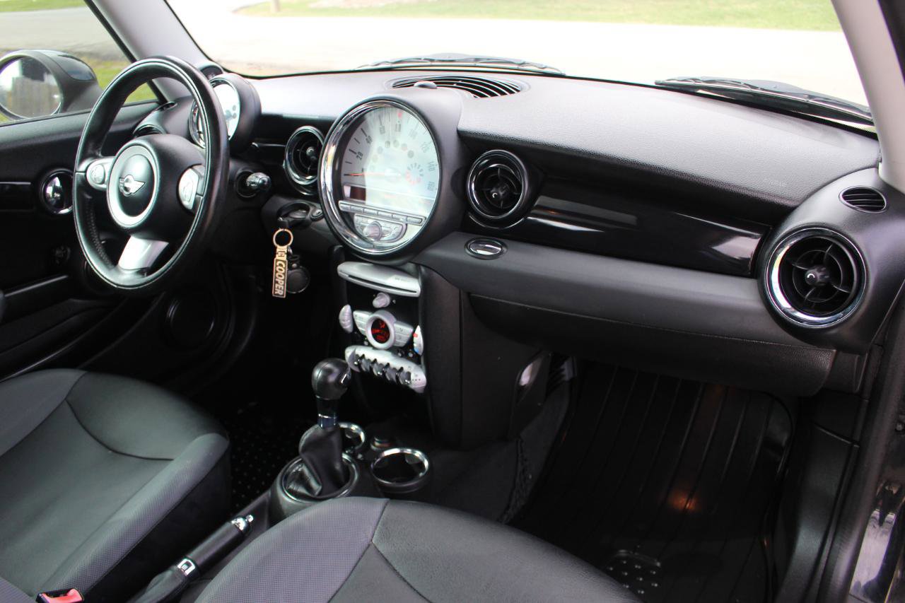 Used 2010 MINI Cooper Hardtop image 31