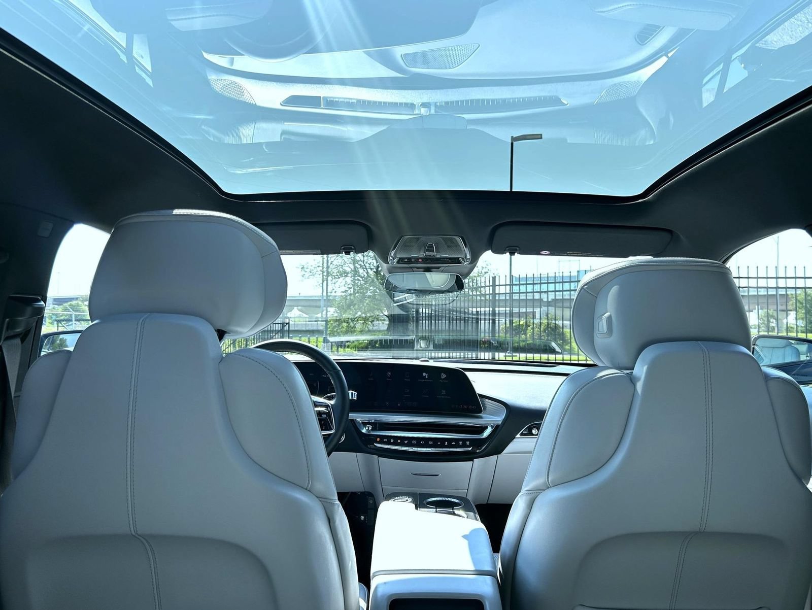 Certified 2024 Cadillac Lyriq Luxury AWD/4WD image 23