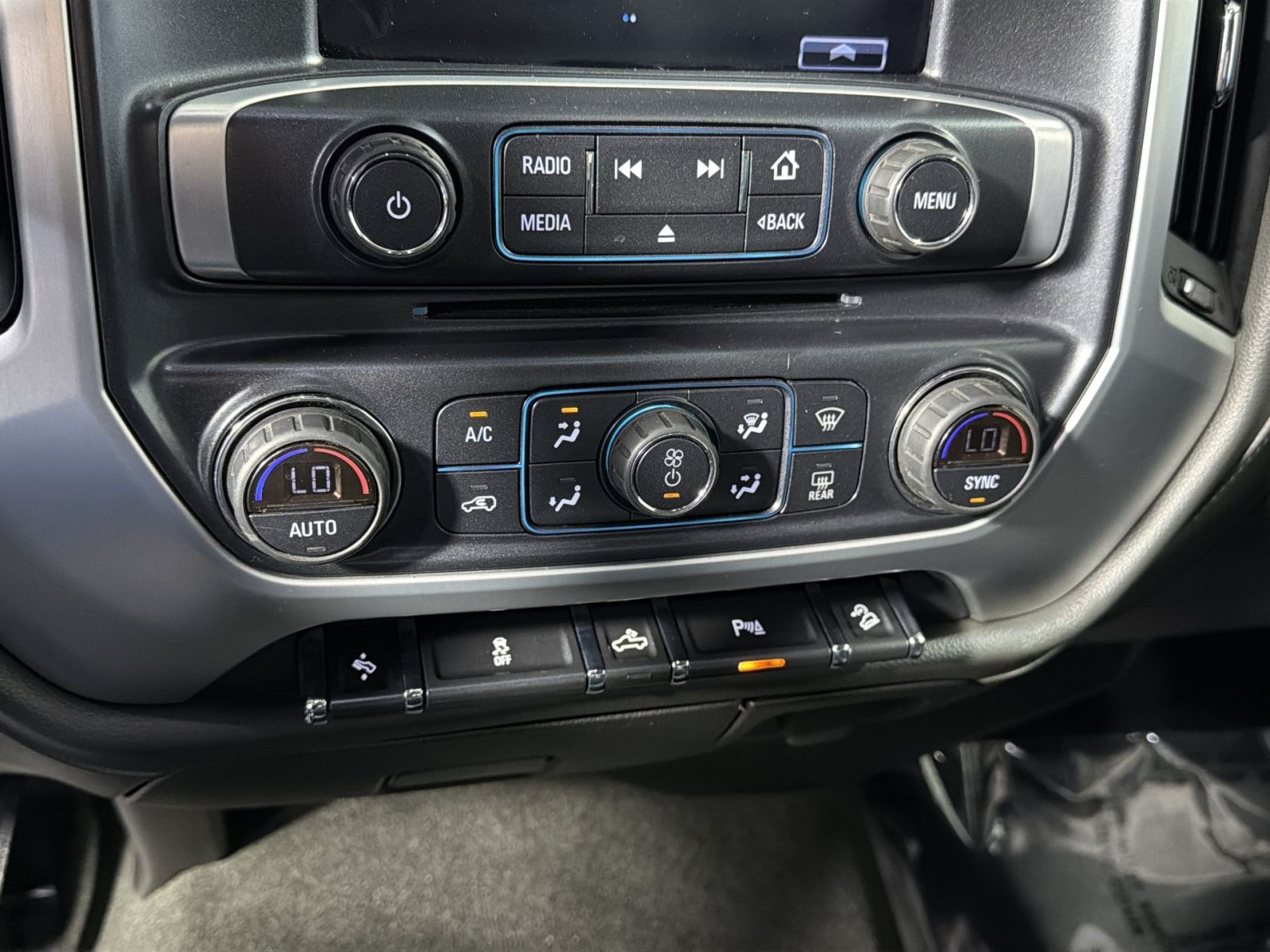 Used 2018 GMC Sierra 1500 SLE w/ Black Pack AWD/4WD image 23