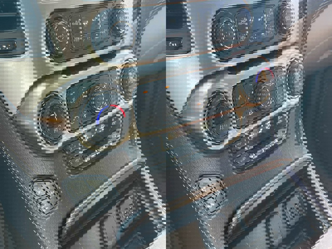 Used 2016 Chevrolet Suburban LTZ image 4