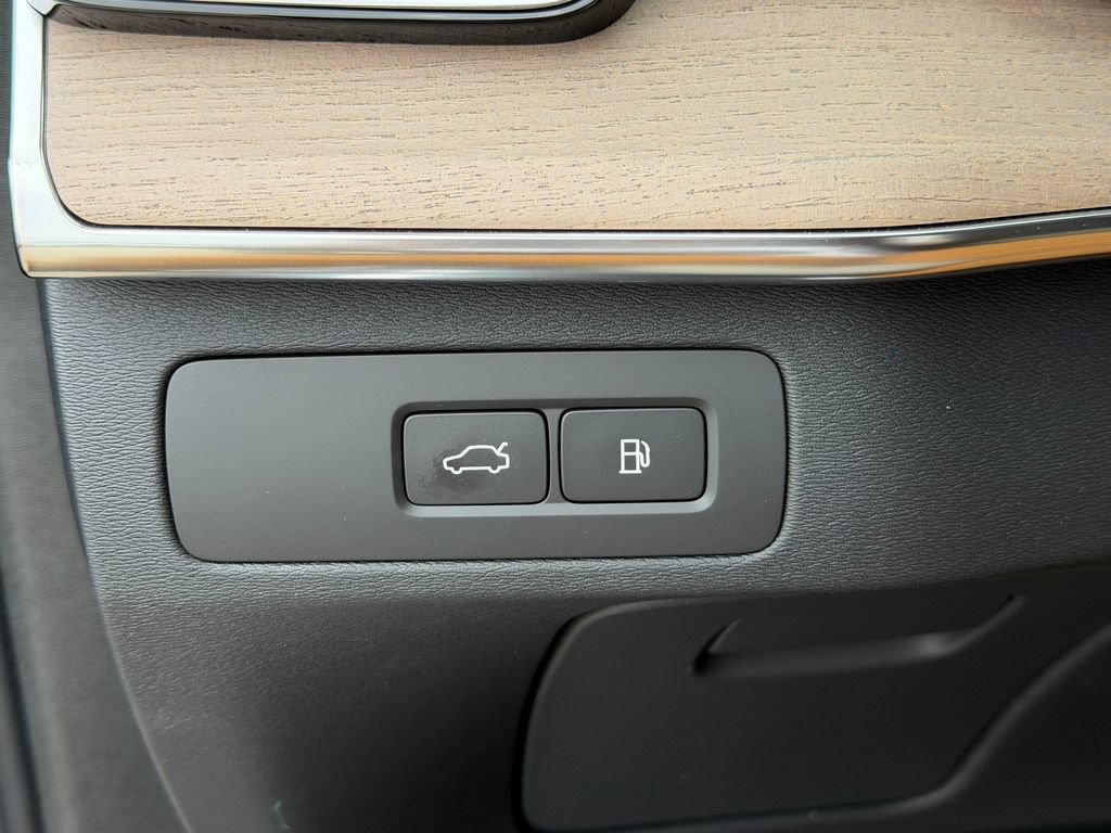 New 2026 Volvo XC90 T8 Plus w/ Protection Package Premier AWD/4WD image 31