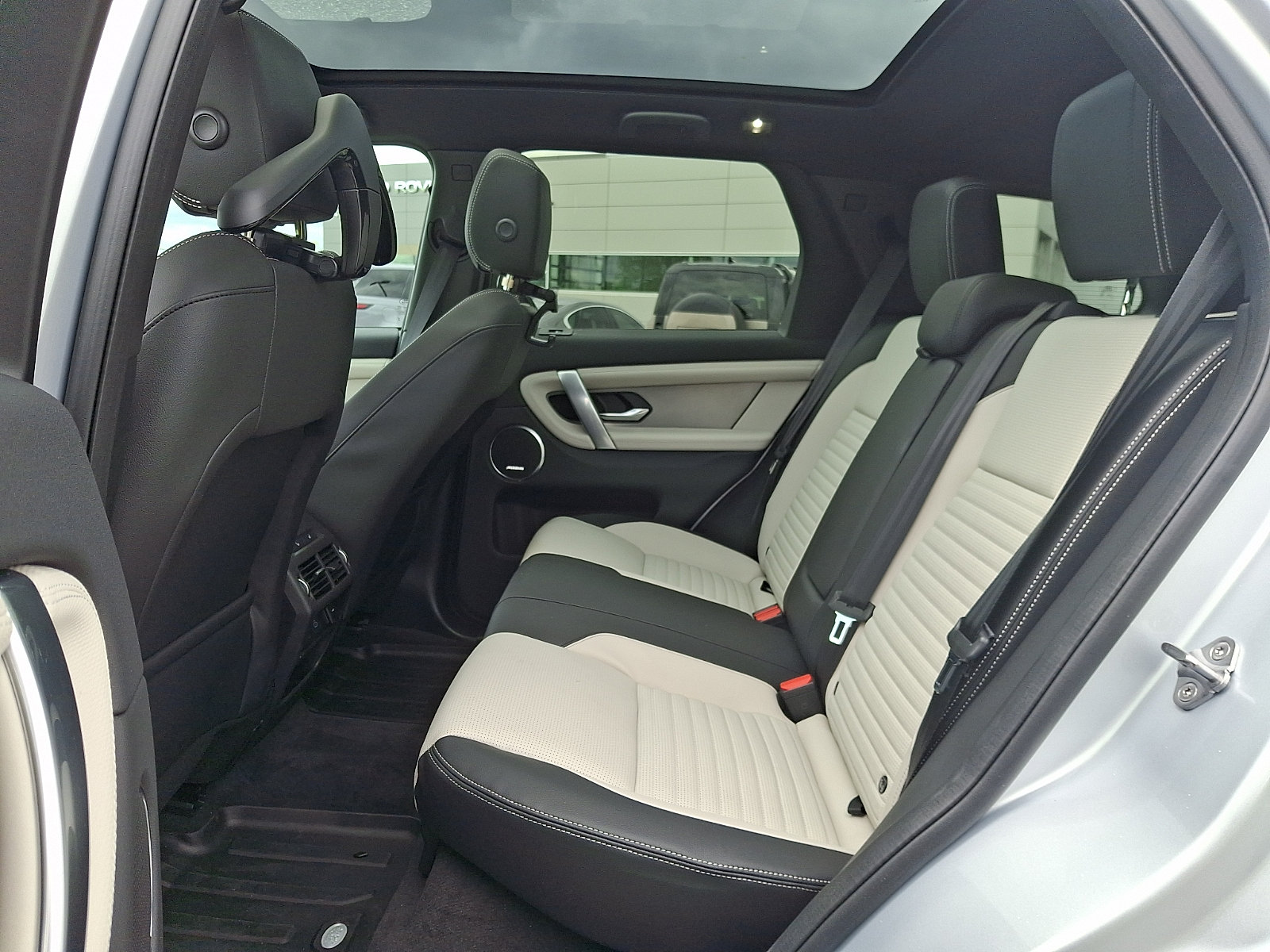New 2025 Land Rover Discovery Sport Dynamic SE AWD/4WD image 7