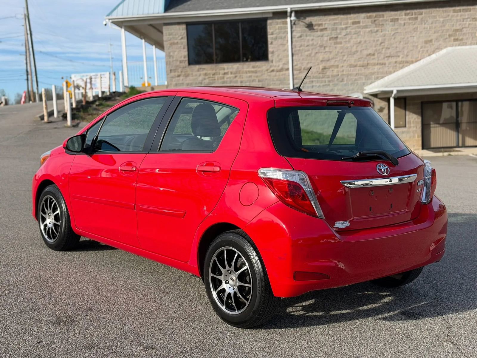 Used 2012 Toyota Yaris LE image 5