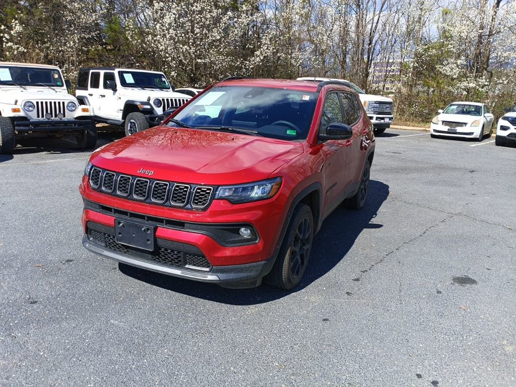 Used 2025 Jeep Compass Latitude w/ Altitude Special Edition image 2