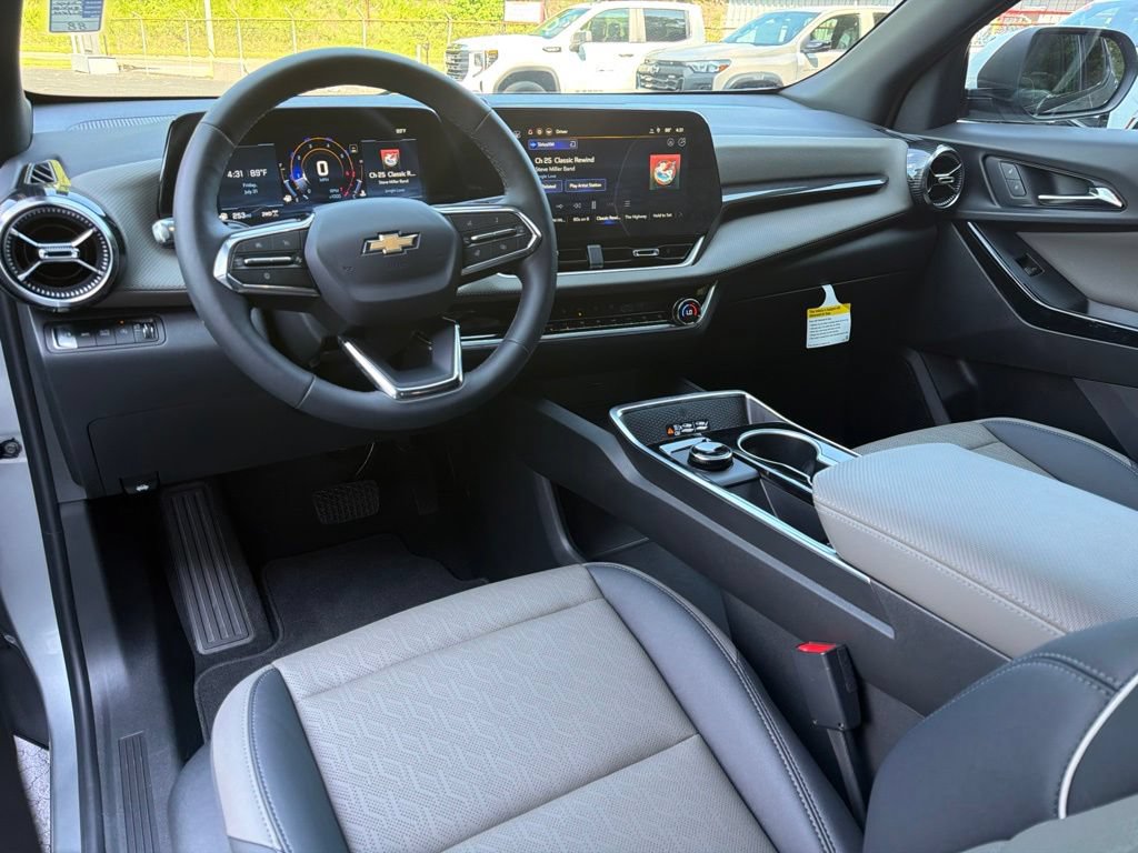 New 2026 Chevrolet Equinox LT w/ Convenience Package II AWD/4WD image 16