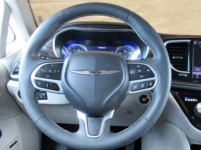 Used 2022 Chrysler Pacifica Limited image 22