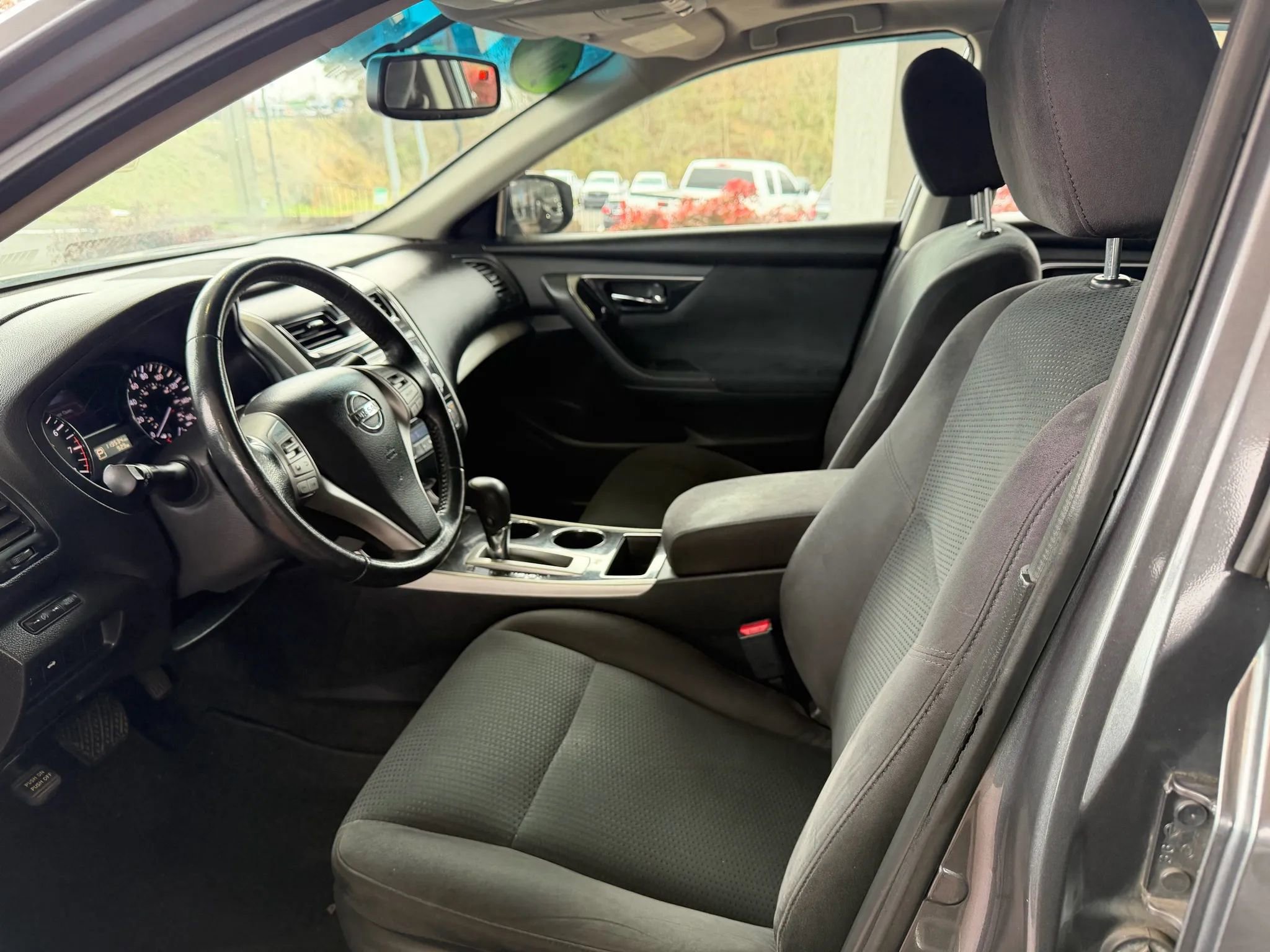 Used 2014 Nissan Altima 2.5 SV w/ Convenience Package image 8