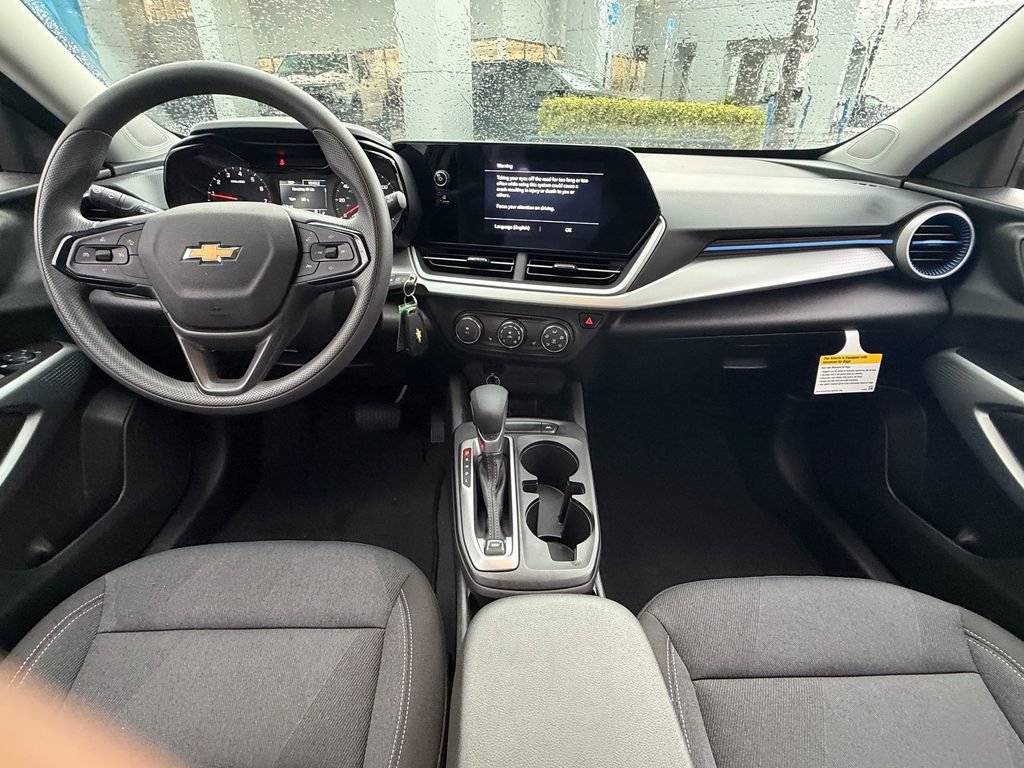 Used 2025 Chevrolet Trax LS w/ LS Convenience Package FWD image 13