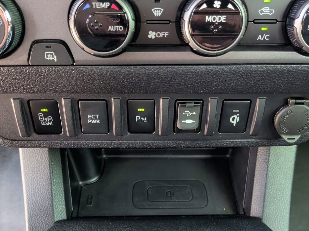 Used 2017 Toyota Tacoma TRD Sport w/ Premium & Technology Package image 28