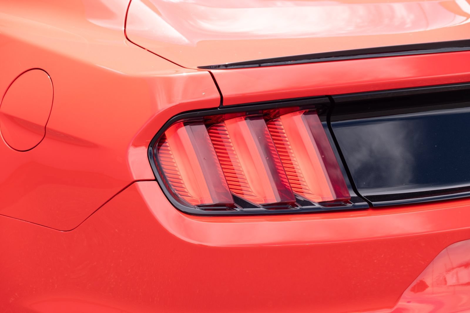 Used 2016 Ford Mustang Shelby GT350 w/ Technology Package RWD image 18