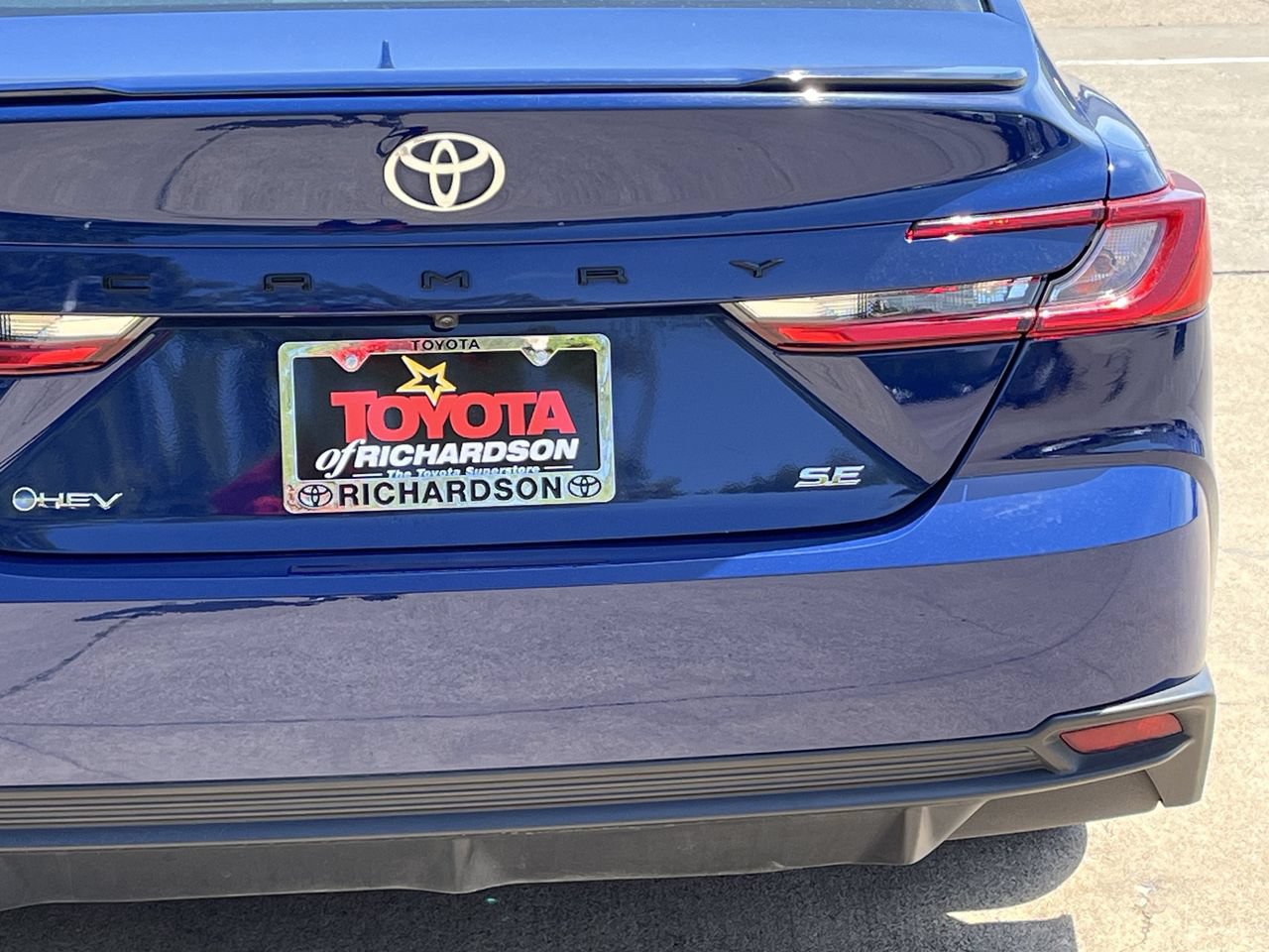 Used 2025 Toyota Camry SE FWD image 6
