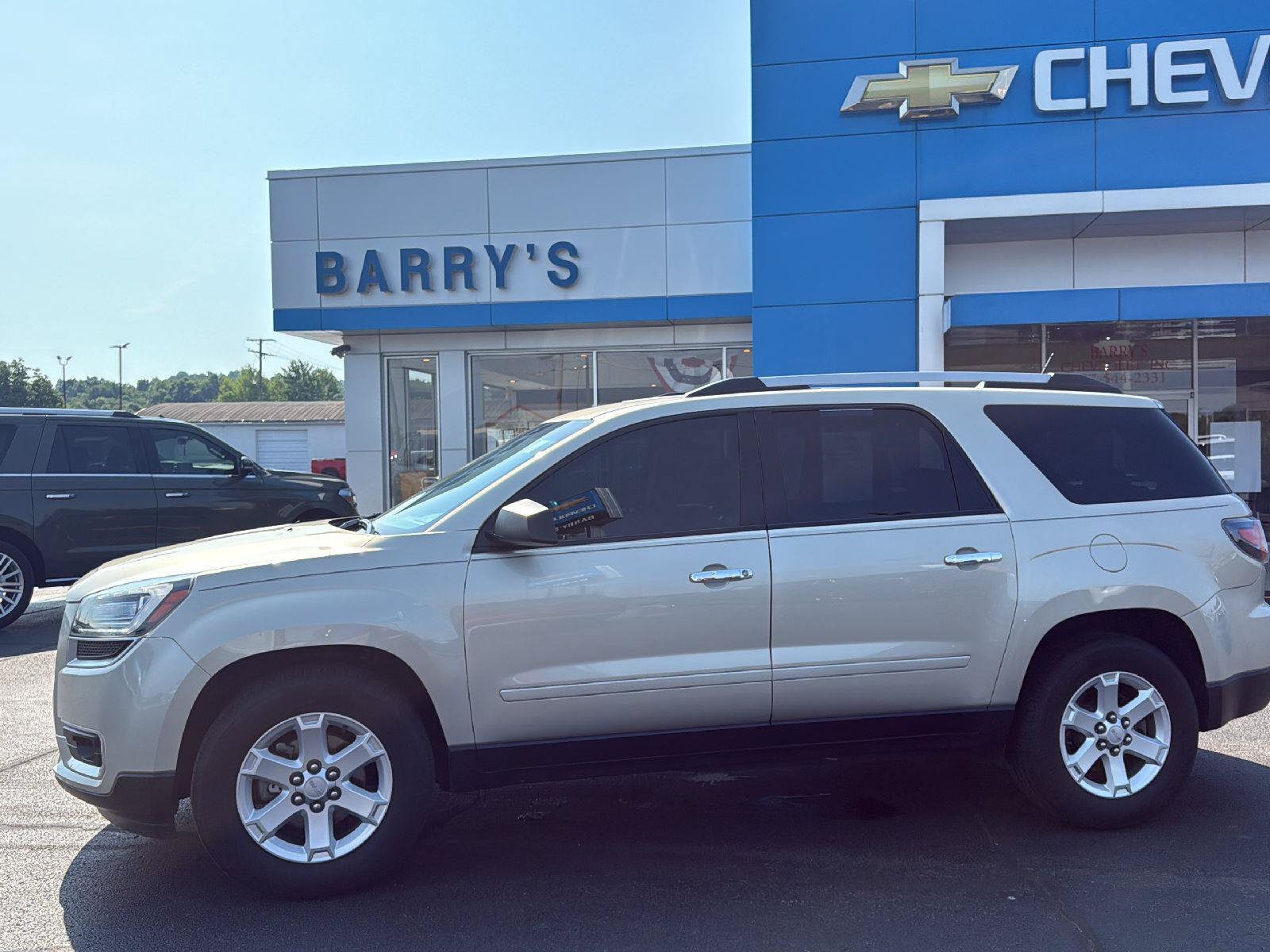 Used 2016 GMC Acadia SLE AWD/4WD image 2