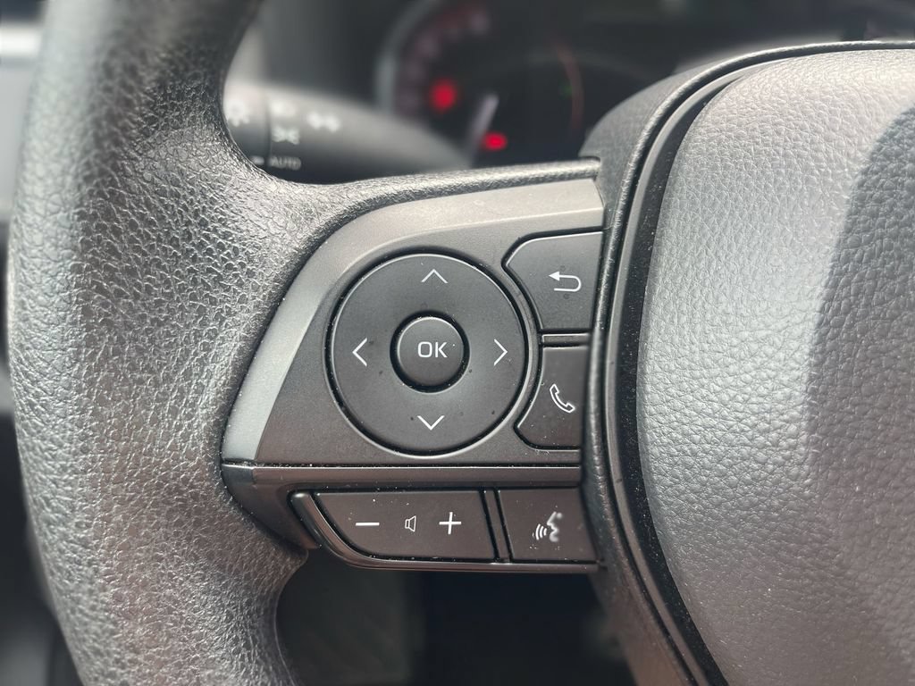 Used 2025 Toyota RAV4 XLE FWD image 19