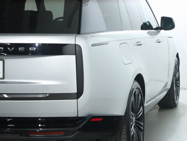 Certified 2025 Land Rover Range Rover SE image 8