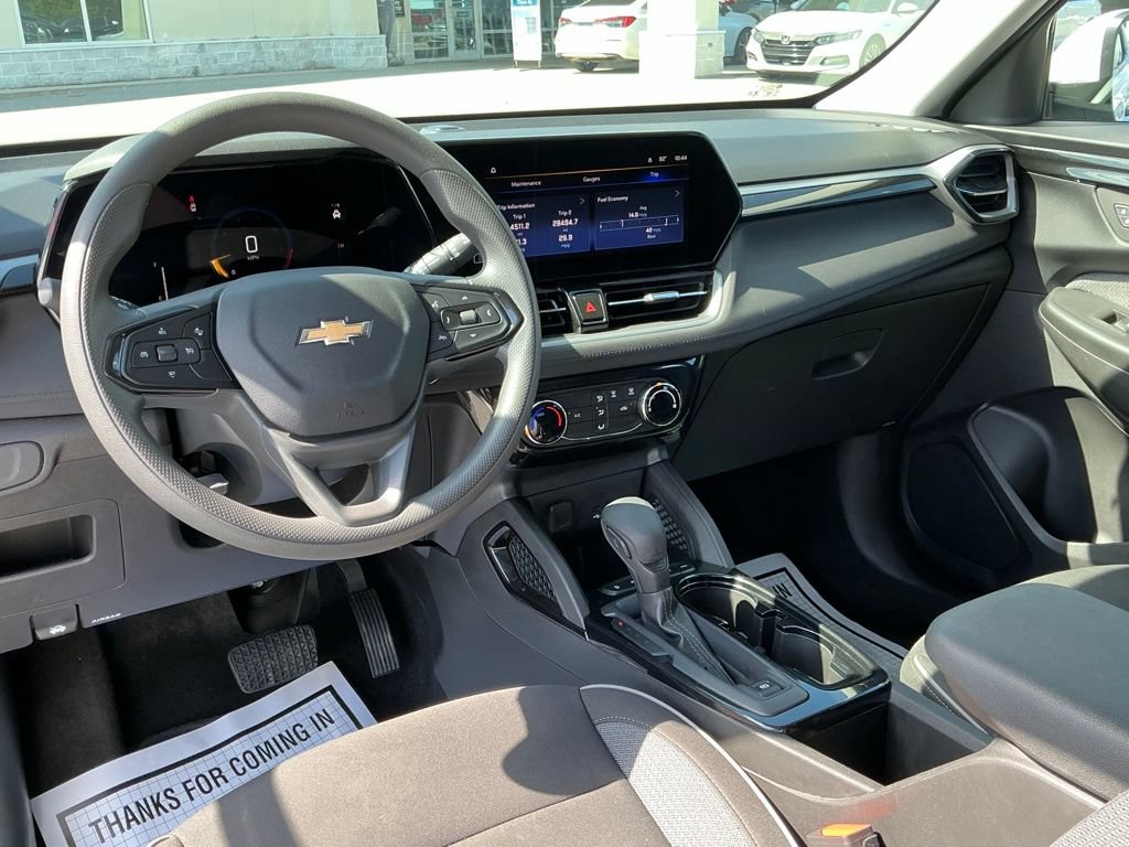 Used 2025 Chevrolet TrailBlazer LT AWD/4WD image 27