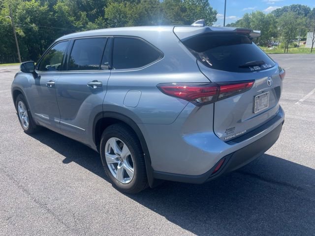 Used 2020 Toyota Highlander LE AWD/4WD image 4