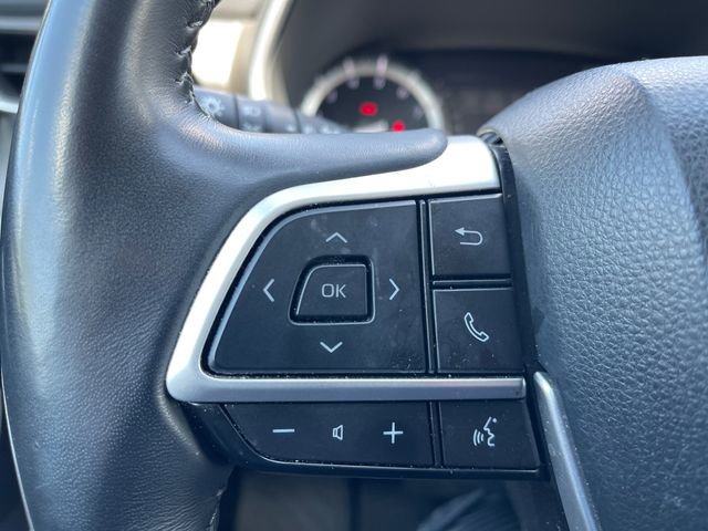Used 2022 Toyota Highlander XLE AWD/4WD image 25