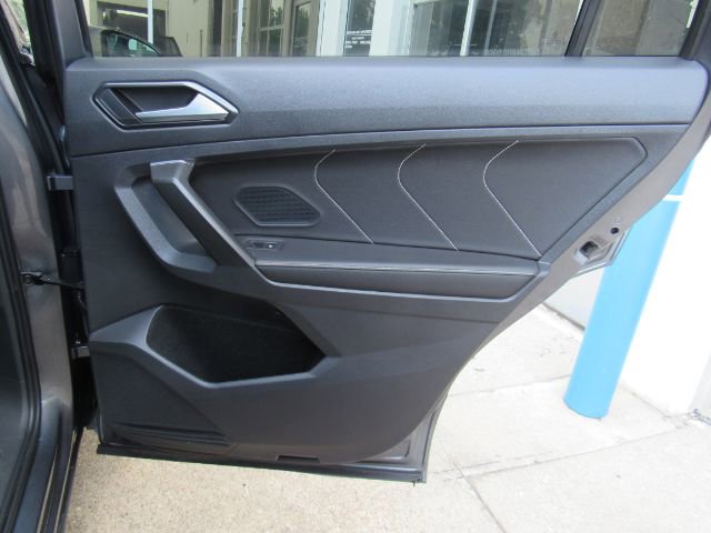 Used 2022 Volkswagen Tiguan SE R-Line FWD image 22