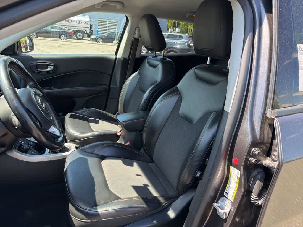 Used 2018 Jeep Compass Latitude w/ Popular Equipment Group AWD/4WD image 37