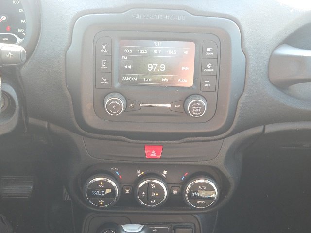 Used 2016 Jeep Renegade Latitude AWD/4WD image 26