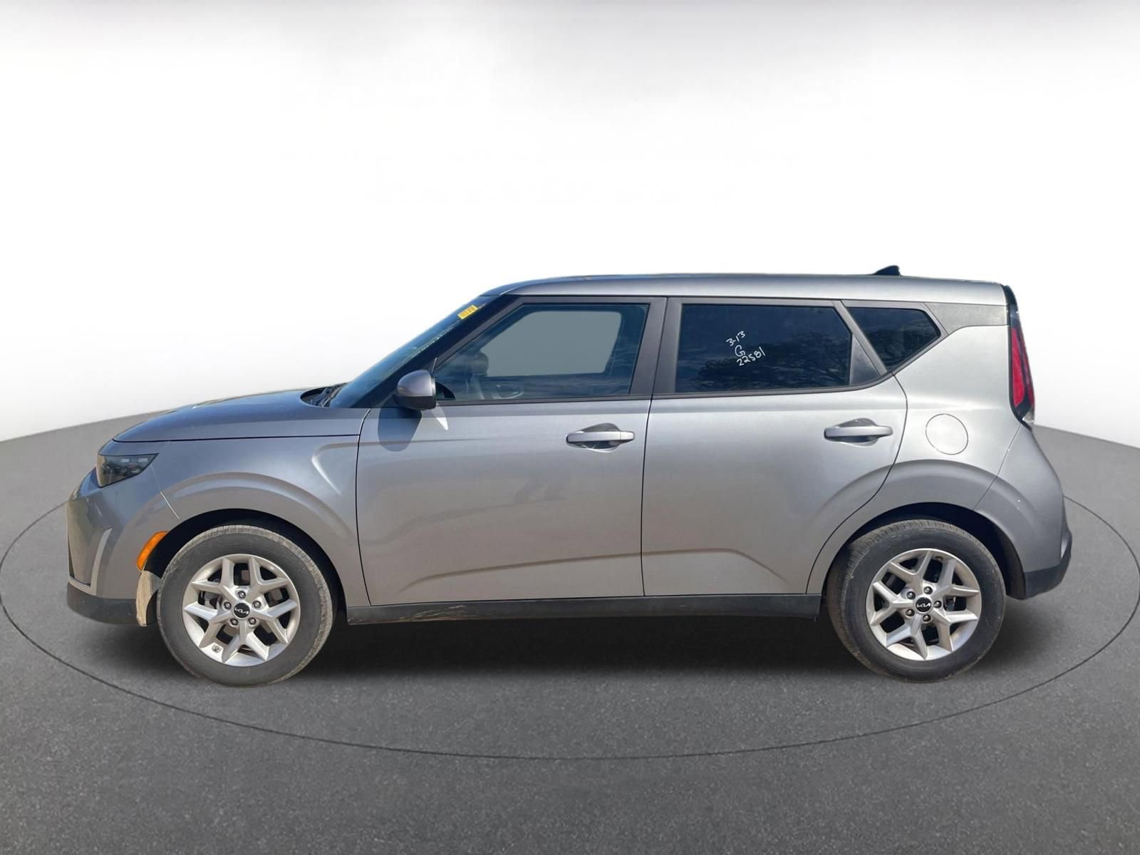 Used 2025 Kia Soul LX w/ LX Technology Package image 9