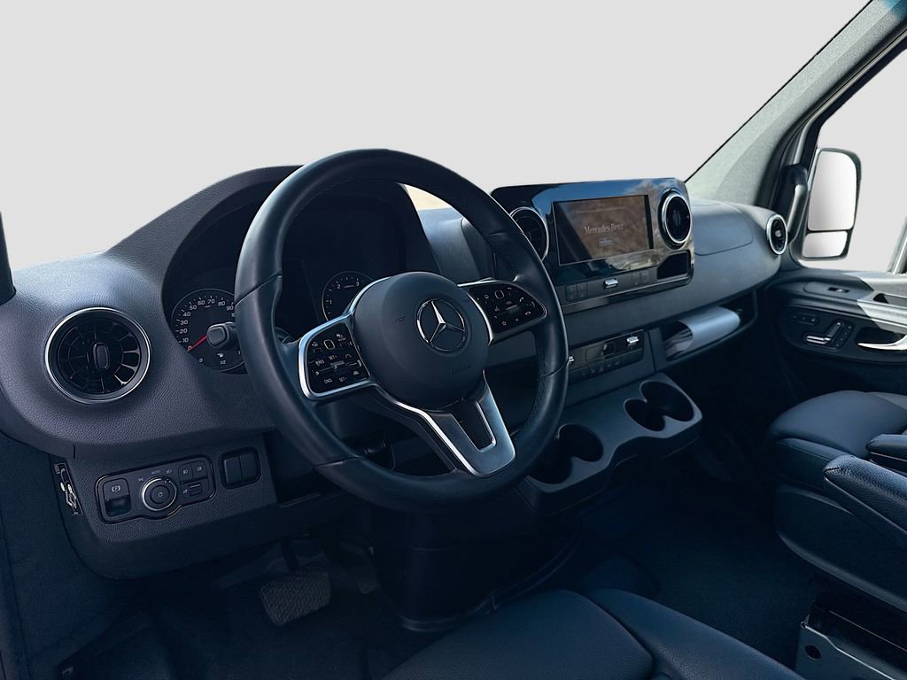 Used 2022 Mercedes-Benz Sprinter 2500 image 9