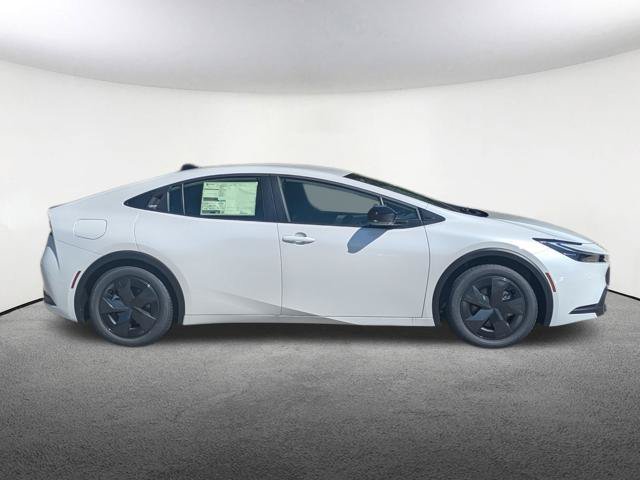 New 2027 Toyota Prius Plug-In Hybrid FWD image 4