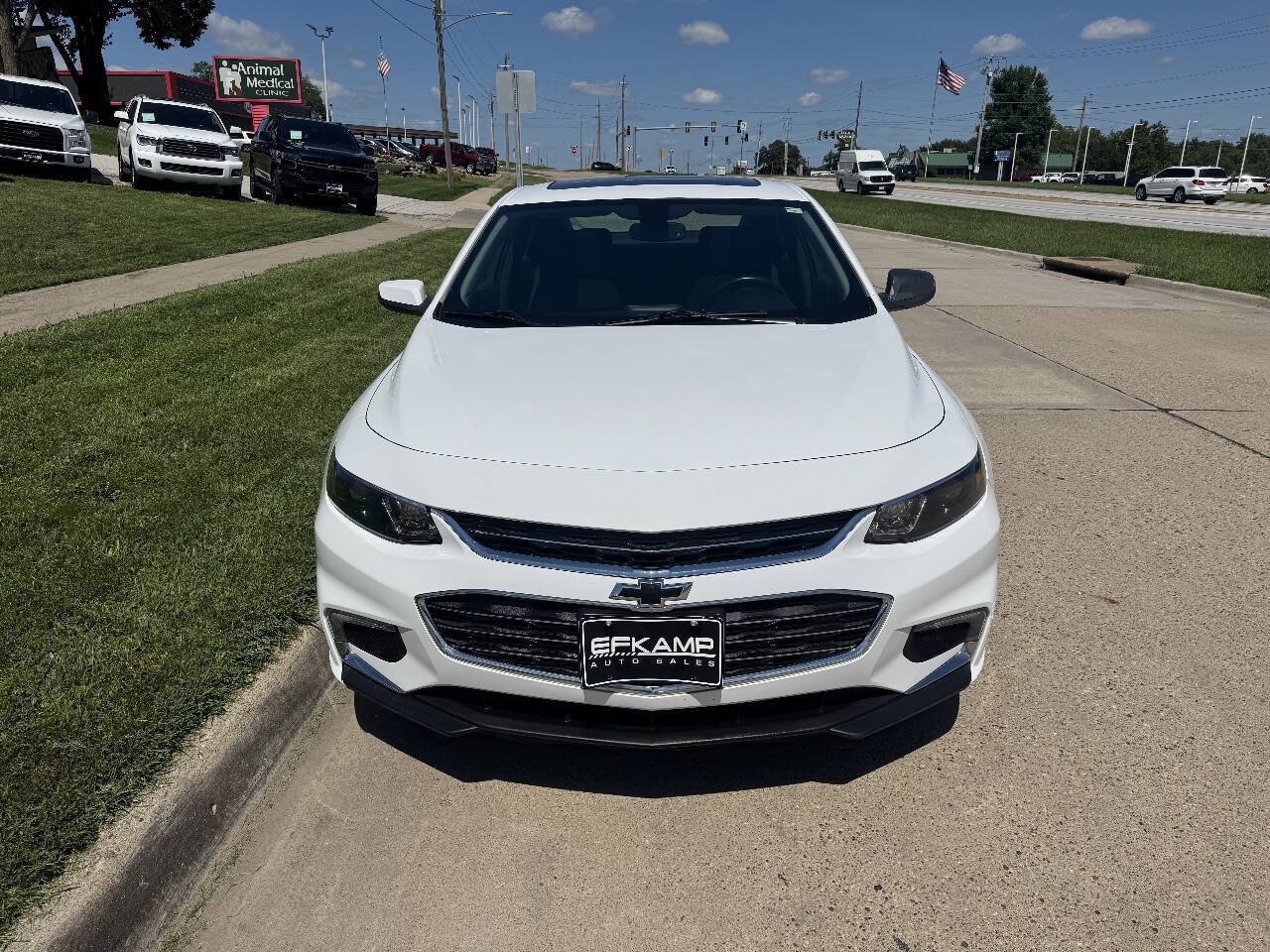 Used 2017 Chevrolet Malibu LT FWD image 8