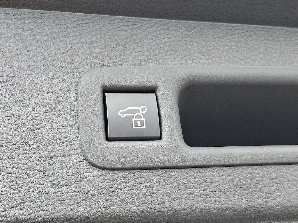 Used 2026 Toyota Sienna XLE FWD image 35