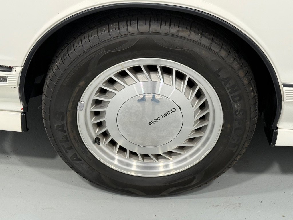 Used 1990 Oldsmobile Toronado Trofeo image 26