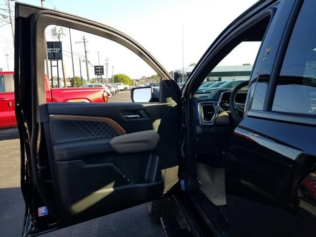 New 2026 GMC Canyon Denali w/ LPO, Denali Black Edition AWD/4WD image 6